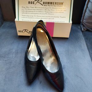 Ros Hommerson Sz 8.5 WW Classic Black Leather Heel Pump with Patent Collar